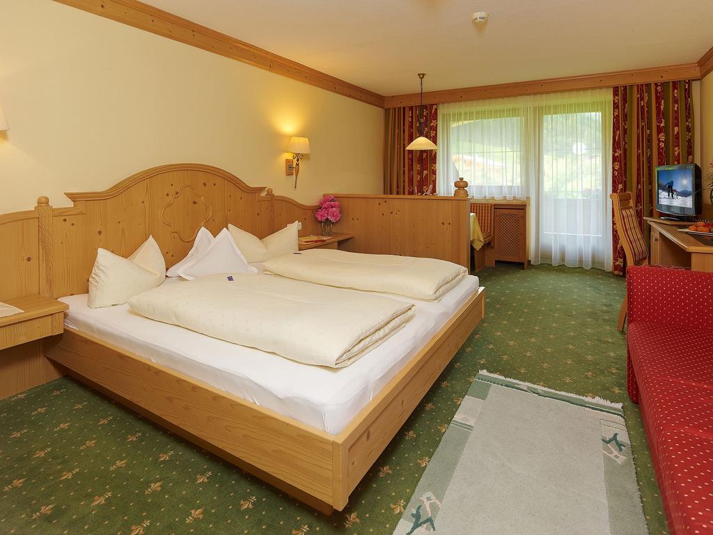 Hotel Landenhof Superior Mayrhofen Room photo